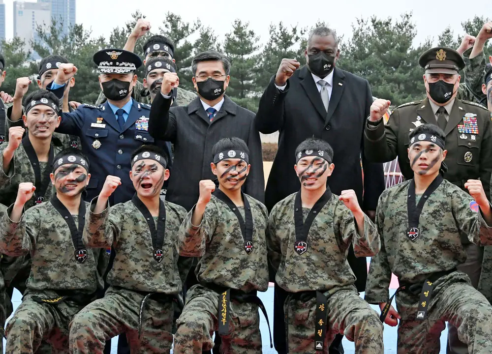 02 December 2021, South Korea, Seoul: South Korean Defence Minister Suh Wook (3rd R, second row) and his US counterpart Lloyd Austin (2nd R), pose with a taekwondo demonstration team in a subsidiary event of the 53rd Security Consultative Meeting (SCM) at the defence ministry. Photo: -/Pool/YNA/dpa.