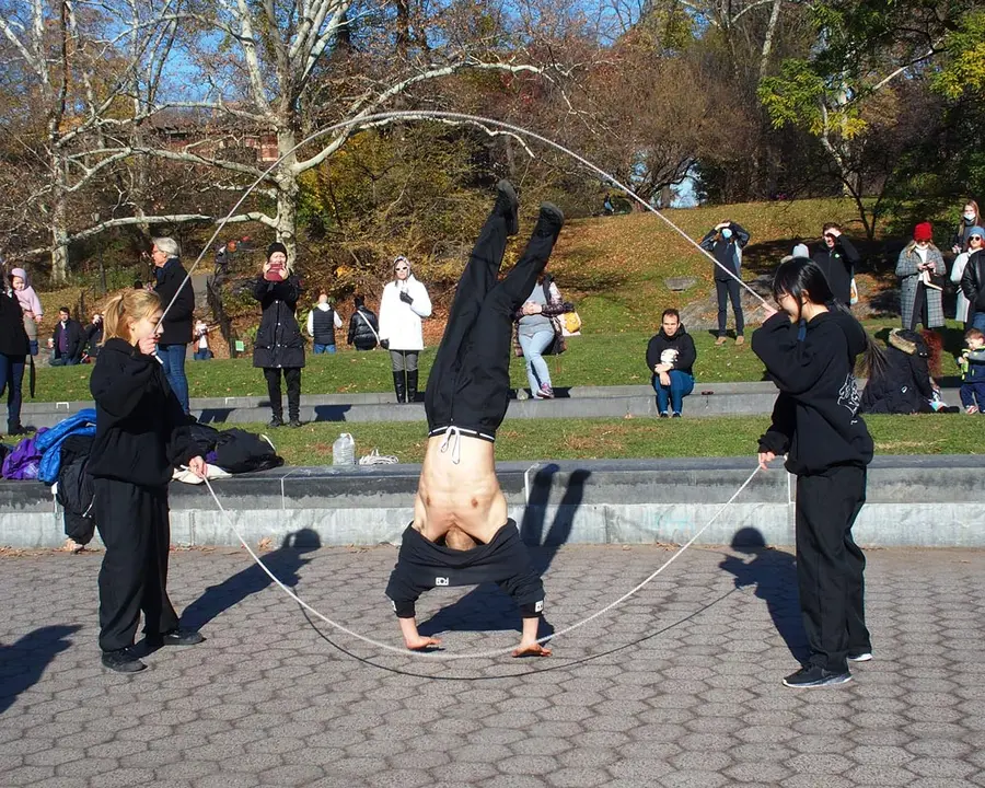 04 December 2021, US, New York: People play jump rope games in Central Park in New York. Photo: Debra L. Rothenberg/ZUMA Press Wire/dpa.
