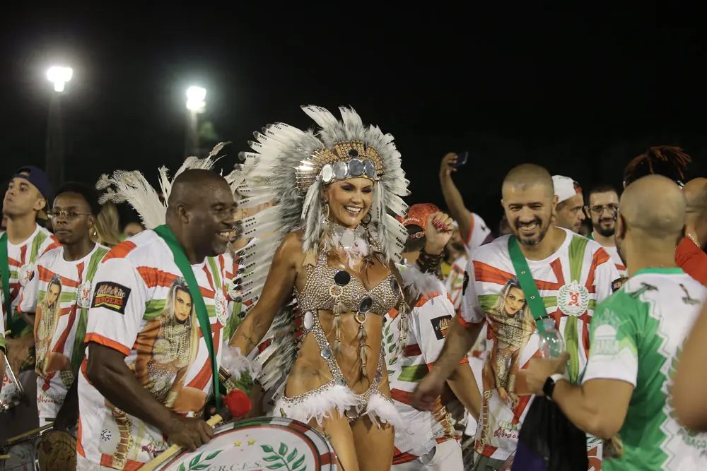 26 March 2022, Brazil, Sao Paulo: Members of the X 9 Samba School take part in the rehearsal for the upcoming Sao Paulo Carnival 2022, at the Anhembi Sambadrome. The parades will take place on 22 and 23 April. Photo: Paulo Lopes/ZUMA Press Wire/dpa.