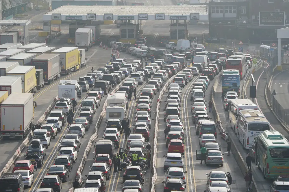 15 April 2022, United Kingdom, Dover: Vacation travelers queue to check in for ferries at the port of Dover, as P&O services remain suspended during the Easter holidays. Photo: Gareth Fuller/PA Wire/dpa