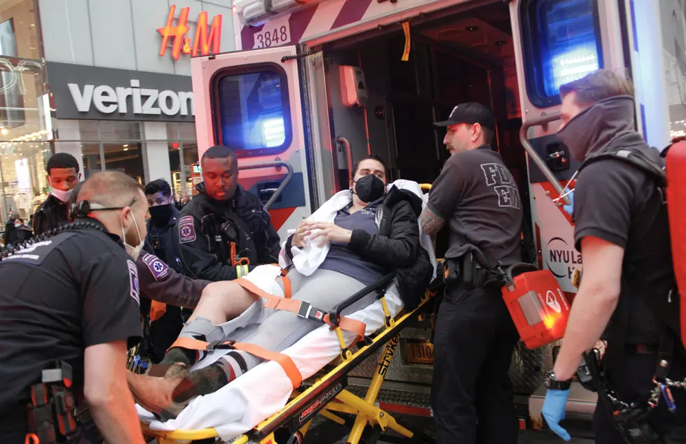 18 April 2022, US, New York: Paramedics transport a woman after she was stabbed in her leg at the 34 Herald Square subway. The Police continue to look for the suspect. Photo: Niyi Fote/TheNEWS2 via ZUMA Press Wire/dpa.