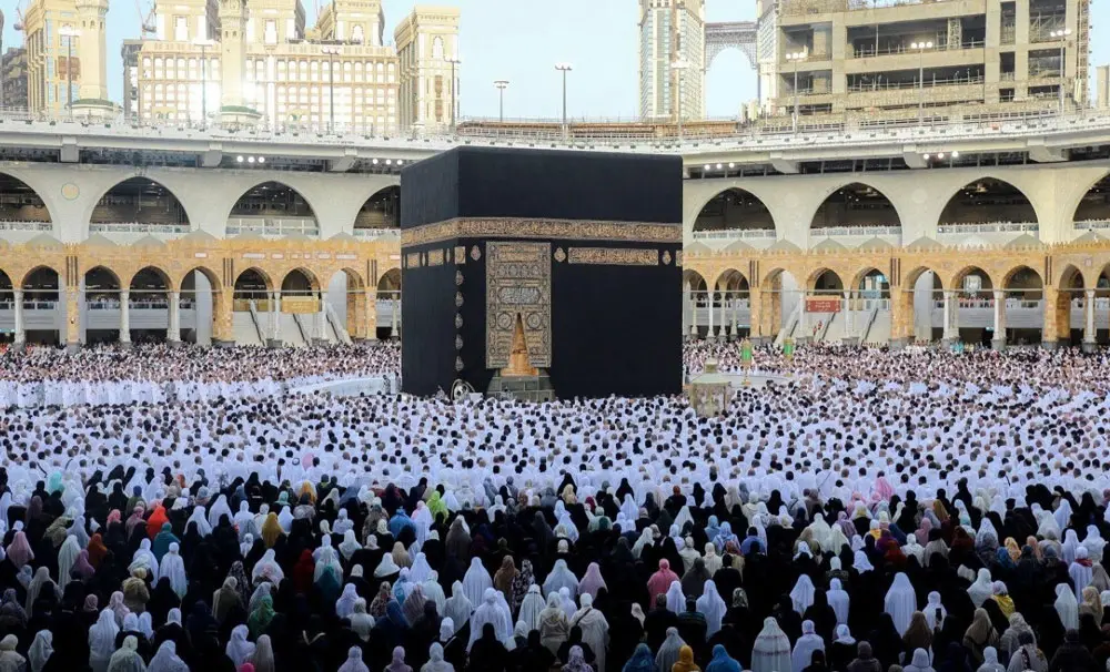 02 May 2022, Saudi Arabia, Mecca: Muslim worshippers participate in Eid al-Fitr prayers, signifying the end of the holy month of Ramadan, at the Great Mosque of Mecca. Photo: -/Saudi Press Agency/dpa.