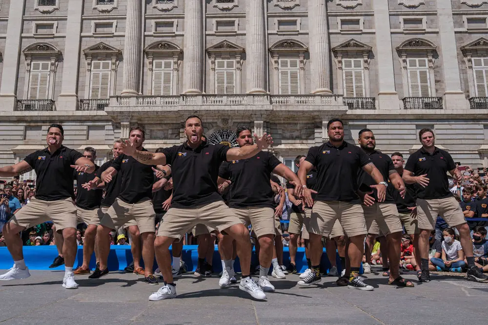 16 May 2022, Spain, Madrid: Members of the Classics All Blacks team perform their famous haka during the presentation of the New Zealand rugby team, the Classics All Blacks, ahead of their match against the Spanish team in the Plaza de Oriente. Photo: Atilano Garcia/SOPA Images via ZUMA Press Wire/dpa.