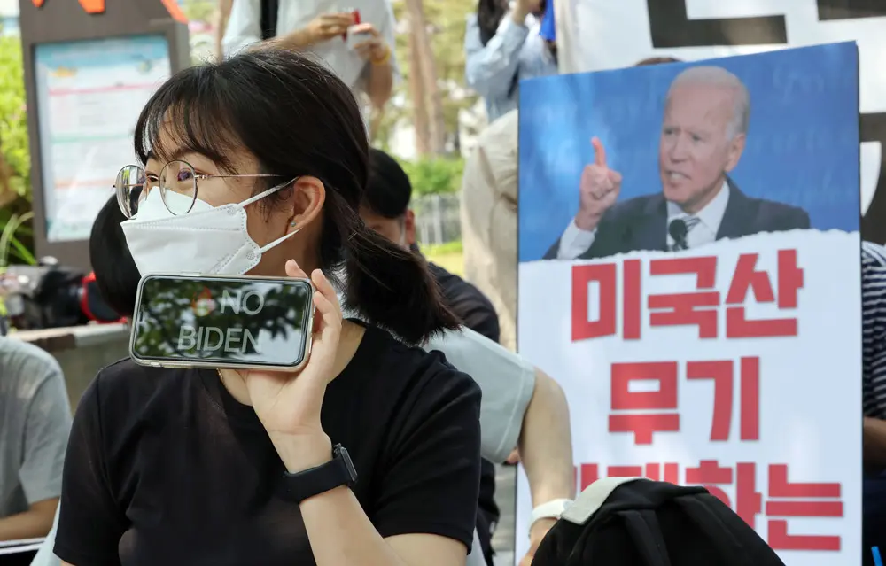 21 May 2022, South Korea, Seoul: Activists take part in a protest near the presidential office in Seoul, as South Korean President Yoon Suk-yeol and US President Joe Biden hold a summit. Photo: -/YNA/dpa.