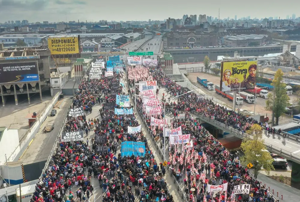 09 June 2022, Argentina, Buenos Aires: People take part in a protest against the country's soaring inflation. Photo: ---/telam/dpa.