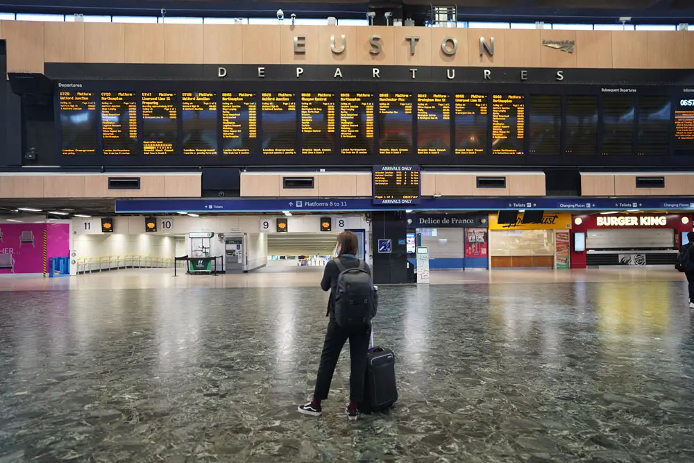 21 June 2022, United Kingdom, London: A passenger waits at Euston station in London, as members of the Rail, Maritime and Transport union begin their nationwide strike along with London Underground workers in a bitter dispute over pay, jobs and conditions. Photo: Stefan Rousseau/PA Wire/dpa.