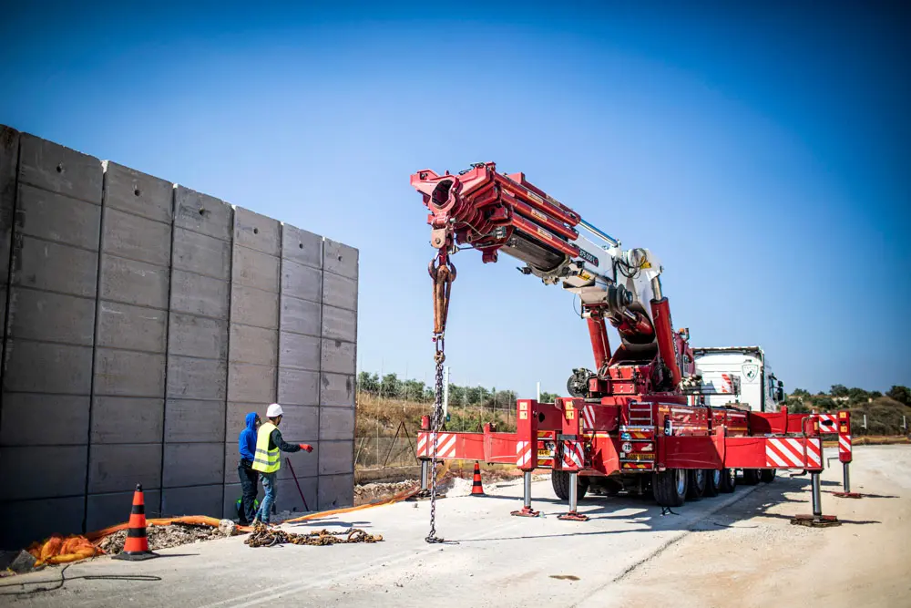 23 June 2022, Israel, village of Salem: Constration workers carry on building a new Part of the Separation Wall around the village of Salem in North border of Israel with West-Bank city of Jenin. Photo: Ilia Yefimovich/dpa.