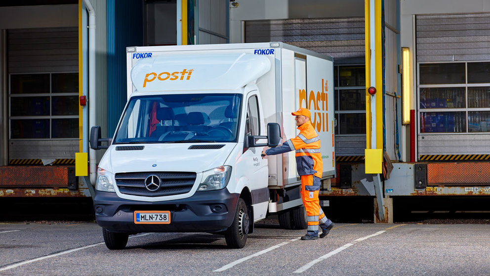 Posti-terminal-truck-delivery-postman-by-Imagokuva-Posti