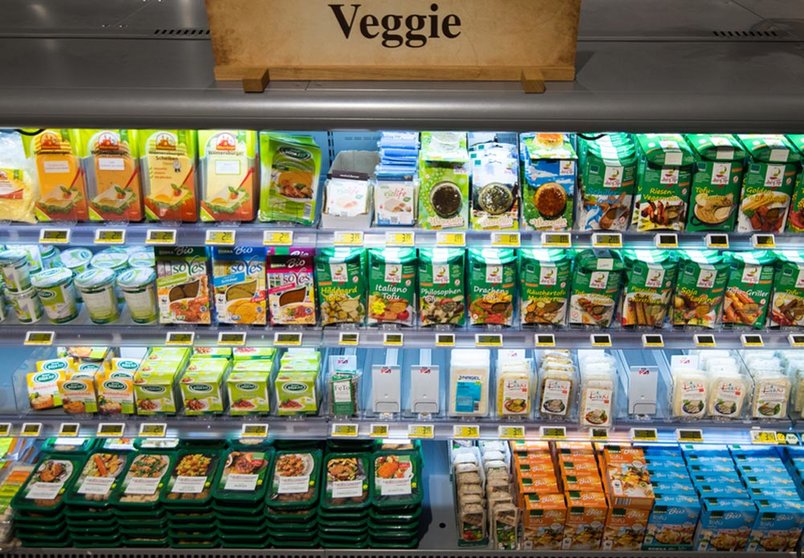 FILED - A &#34;Veggie&#34; sign in a supermarket on a refrigerated shelf with vegetarian products in Hamburg. Photo: picture alliance / dpa