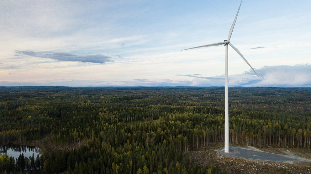 Finnish wind mill turbine power by Kosti-Keistinen Pixabay