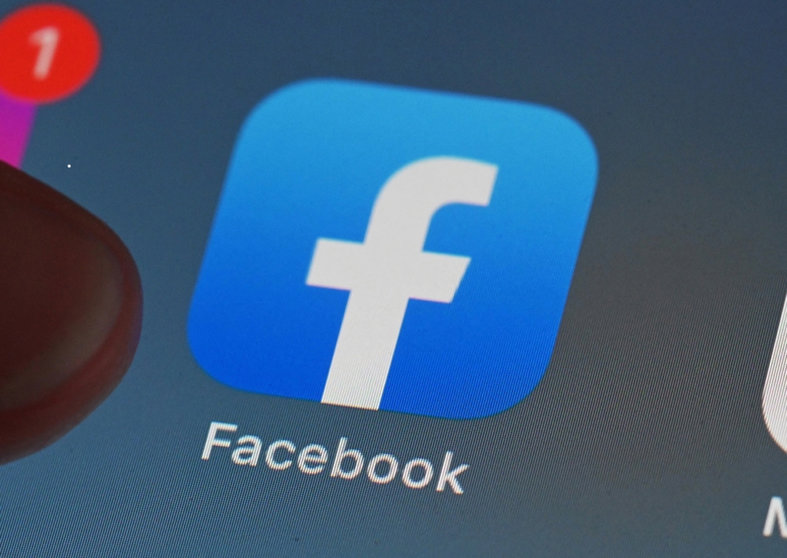 FILED - Critics have long warned that the automated selection of Facebook's newsfeed leads to so-called filter bubbles. The social media giant is now giving users more controls over how they see content. Photo: Uli Deck/dpa