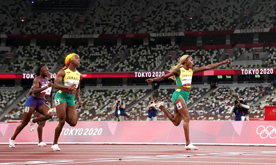 31 July 2021, Japan, Tokyo: Jamaica's Elaine Thompson-Herah (R) and compatriot Shelly-Ann Fraser-Pryce compete in the Women's 100m Final of the athletics competition at the Olympic Stadium during the Tokyo 2020 Olympic Games. Photo: Martin Rickett/PA Wire/dpa.
