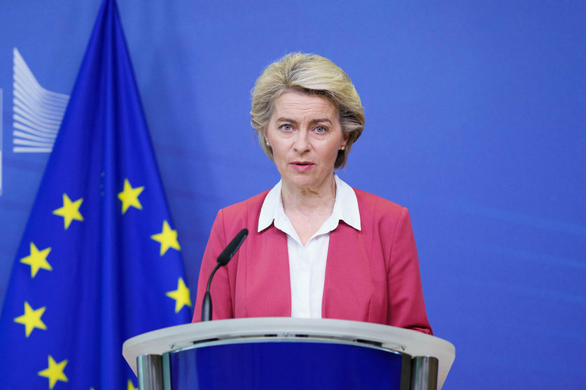 FILED - 27 July 2021, Belgium, Brussels: European Commission President Ursula von der Leyen give a statement about a new milestone in the EU Vaccines Strategy, at the European Commission, in Brussels. Leyen is calling for the United States to swiftly lift its wide-reaching coronavirus entry ban for arrivals from Europe. Photo: Christophe Licoppe/European Commission/dpa - ATTENTION: editorial use only and only if the credit mentioned above is referenced in full