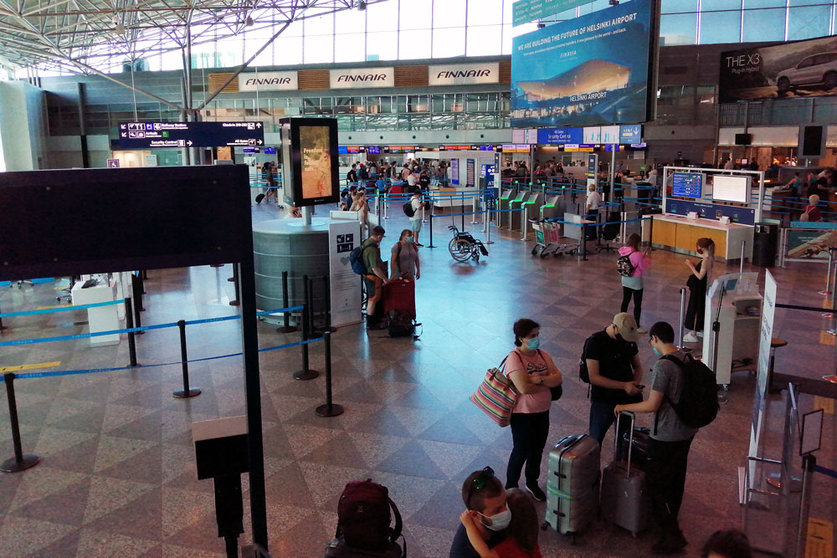 A view of the Helsinki-Vantaa airport main hall with few passengers in July 2021. Photo: Foreigner.fi.
