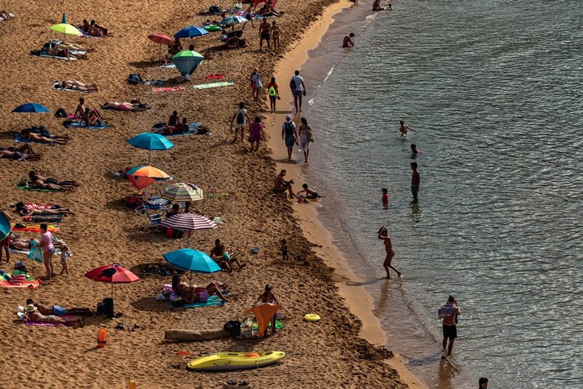 31 August 2021, Spain, Mercadal: Beachgoers enjoy the Mediterranean sea at the sunny Cavalleria beach at Menorca's north coast. Photo: Matthias Oesterle/ZUMA Press Wire/dpa