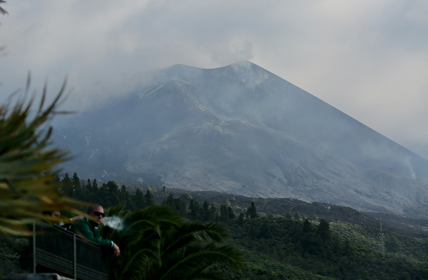 25 December 2021, Spain, La Palma: A view shows the Cumbre Vieja volcano after the scientists declared the end of its eruption following more than three monts of activity. Photo: Cézaro De Luca/EUROPA PRESS/dpa.