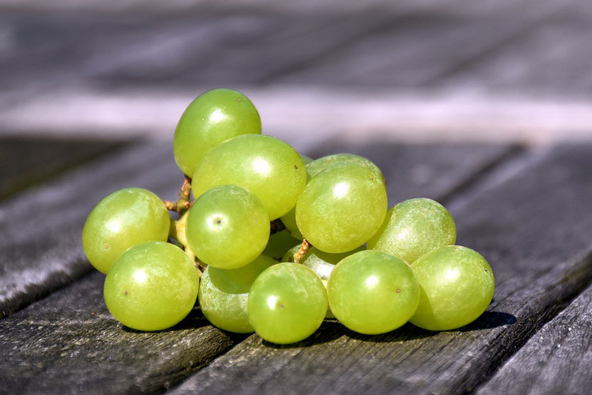 Traditional white grapes like those that Spaniards massively eat on New Year's Eve. Photo: Pixabay.