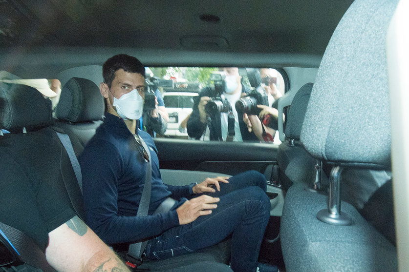 FILED - Serbian tennis player Novak Djokovic (centre) departs from the Park Hotel government detention facility before attending a court hearing at his lawyers office in Melbourne, Sunday, January 16, 2022. Djokovic's appeal against the cancellation of his visa has been rejected by the court and he can't compete in the Australian Open, despite being announced in the tournament draw. (AAP Image/James Ross) NO ARCHIVING Photo: James Ross/AAP/dpa.