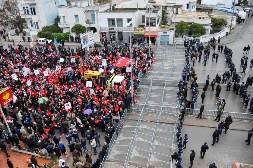 19 March 2022, Tunisia, Tunis: Tunisians take part in a rally along the Beb Saadoun Street heading to the Bardo square on the 66th Independence Day of Tunisia and against President Kais Saied, accused by opponents of grabbing power amid a deepening political crisis. Photo: Hasan Mrad/IMAGESLIVE via ZUMA Press Wire/dpa.