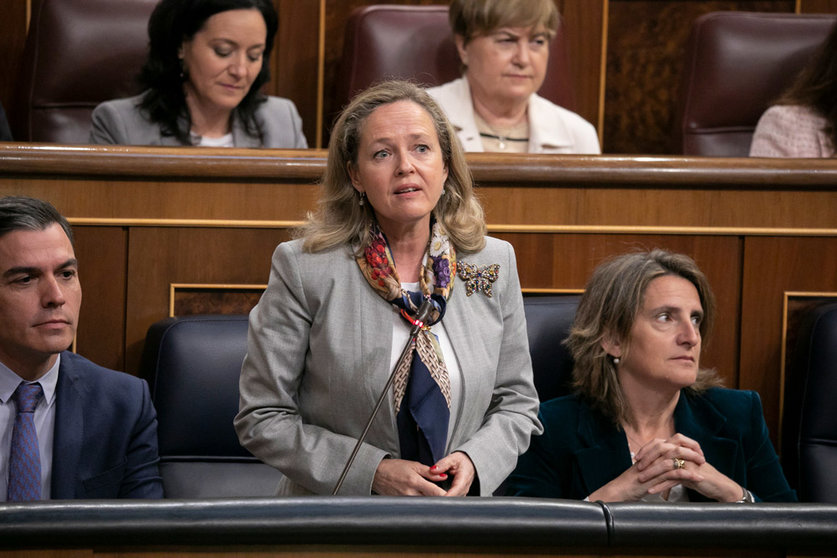 27/04/2022. The Deputy Prime Minister and Minister for Economic Affairs Nadia Calvino (C), during question time in Parliament. Photo: Eva Ercolanese/PSOE.