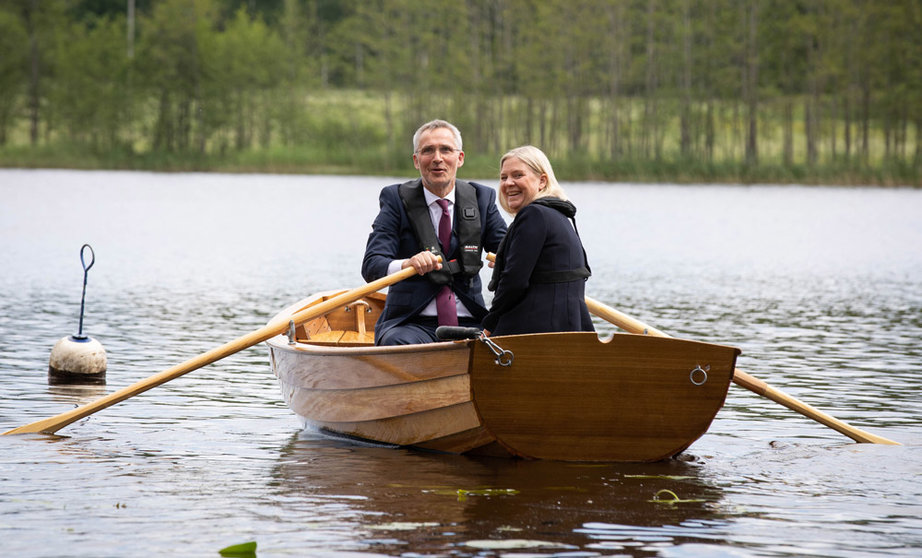 HANDOUT - 13 June 2022, Sweden, Harpsund: Swedish Prime Minister Magdalena Andersson (R) and NATO Secretary General Jens Stoltenberg take a Swedish traditional rowboat during their meeting. Photo: -/NATO/dpa - ATTENTION: editorial use only and only if the credit mentioned above is referenced in full.