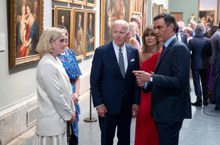 29 June 2022, Spain, Madrid: US President Joe Biden (C) and his granddaughter Maisy (L) talk with Spanish Prime Minister Pedro Sanchez (R) before the informal dinner at the Prado Museum, on the sidelines of the NATO Summit. Photo: A. Ortega. Pool/EUROPA PRESS/dpa.