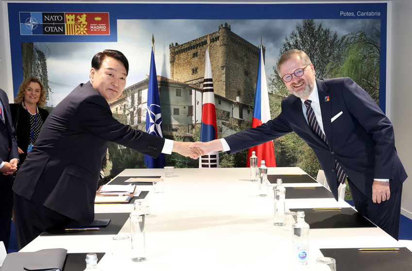 30 June 2022, Spain, Madrid: South Korean President Yoon Suk-yeol (L) shakes hands with Czech Prime Minister Petr Fiala during their meeting on the sidelines of the NATO Summit. Photo: -/YNA/dpa.