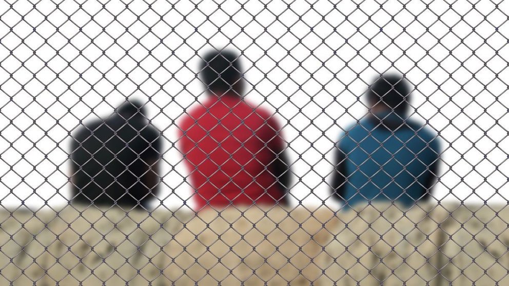 Fence refugees deportation prison
