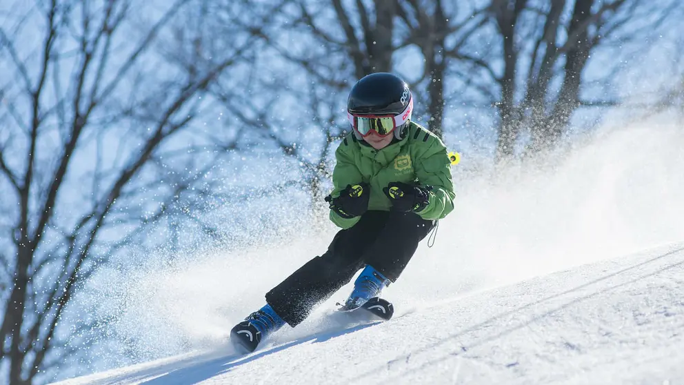 Boy child ski snow by Pixabay.