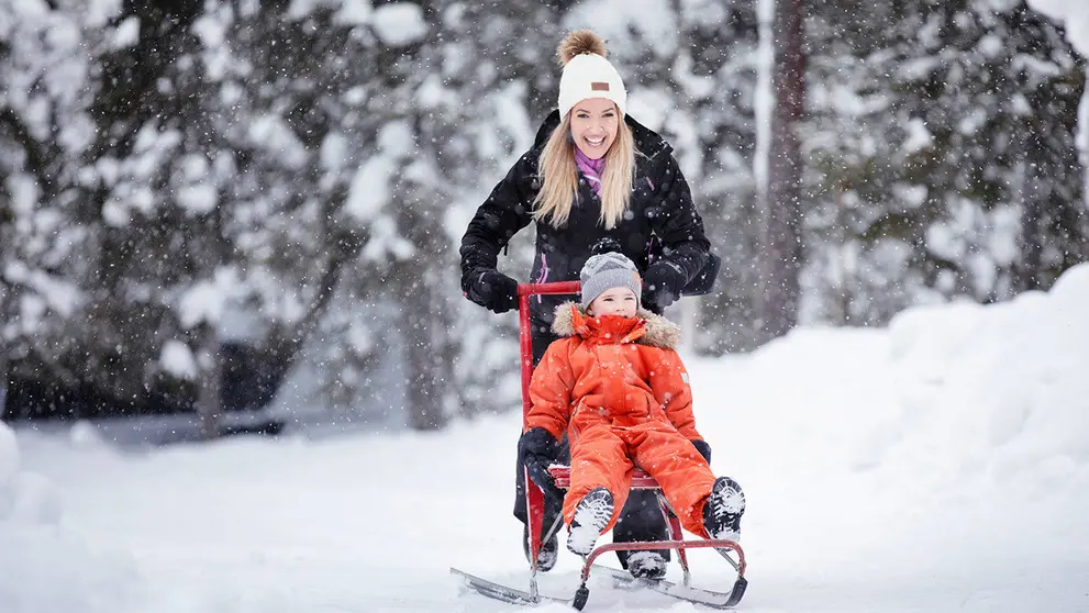 Family mother child by Harri Tarvainen and Visit Finland