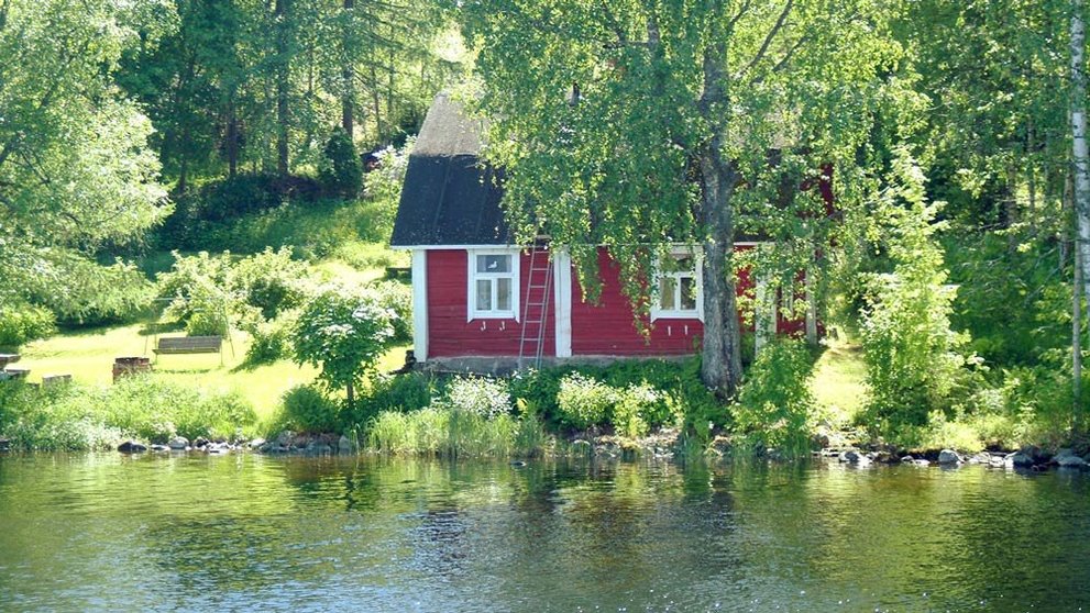 Cabin-lake-by-Anneli-Hongisto-Visit-Finland