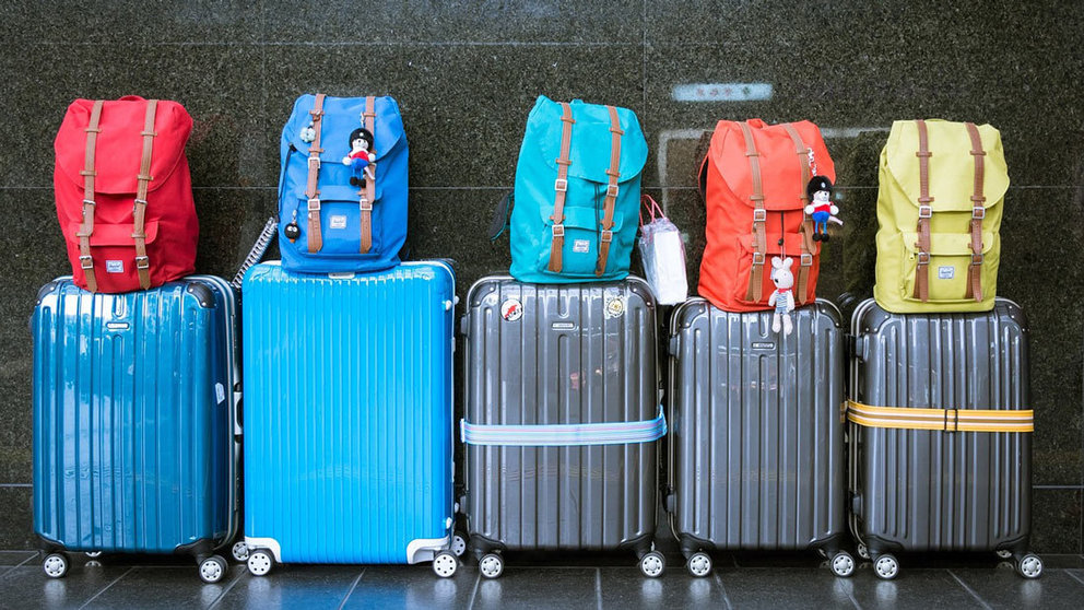Luggage-travel-airport
