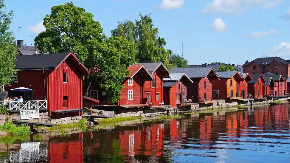 Porvoo-wood-houses-river