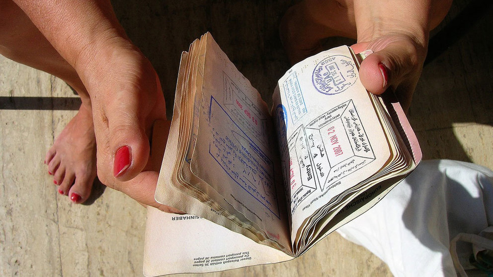 Passport-visa-by--Karl-Allen-Lugmayer-from-Pixabay