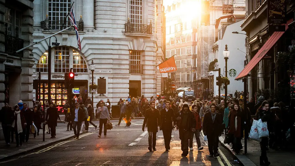 Street-urban-crowd