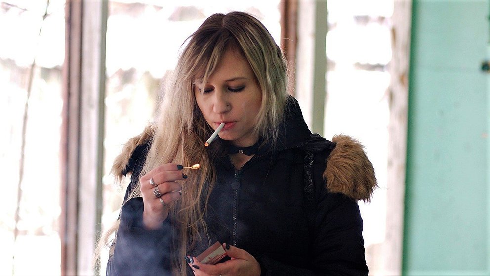 Smoke-girl-woman-blonde-light-cigarrette-by-Victoria-Borodina