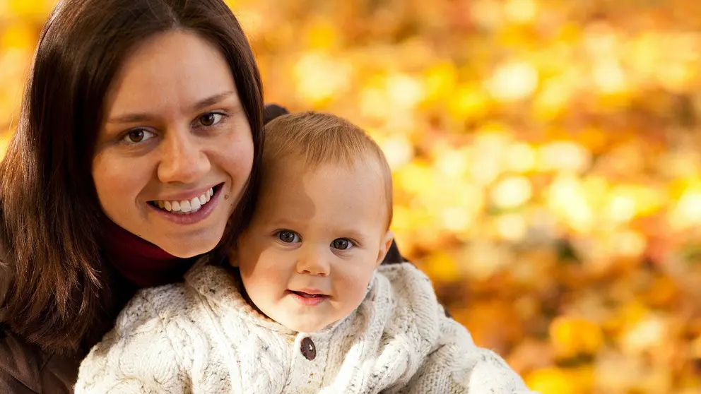 Mother-child-family-autumn