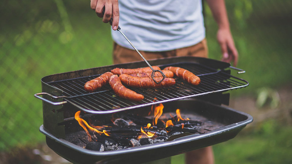 Grill-barbeque-bbq-sausages