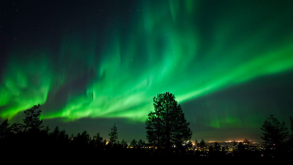 northern-lights-aurora-borealis-rovaniemi-lapland-by-Visit-Rovaniemi