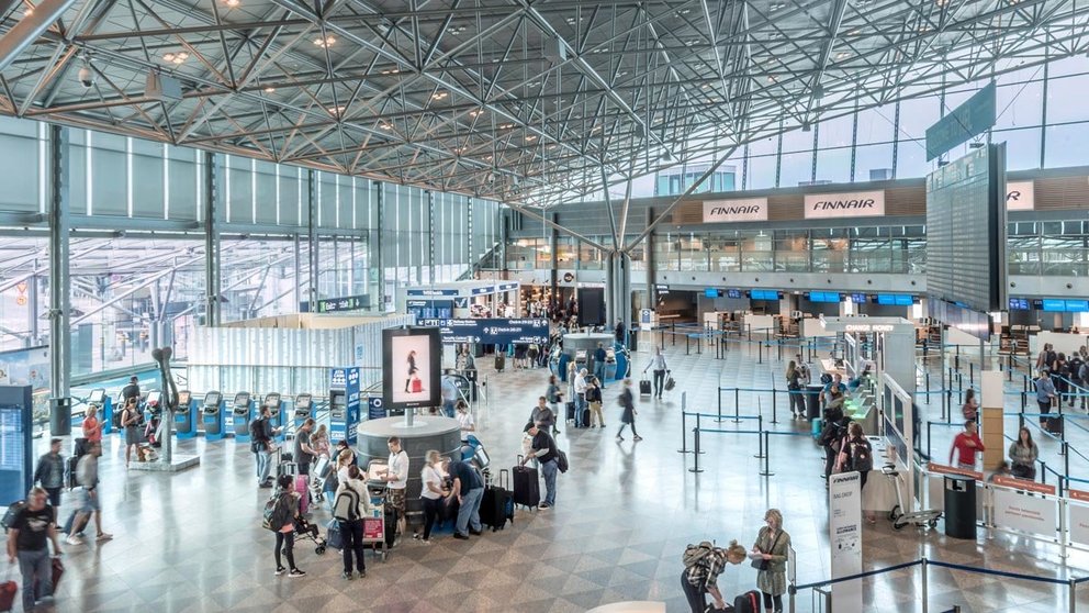 Helsinki-airport-hall by Finavia