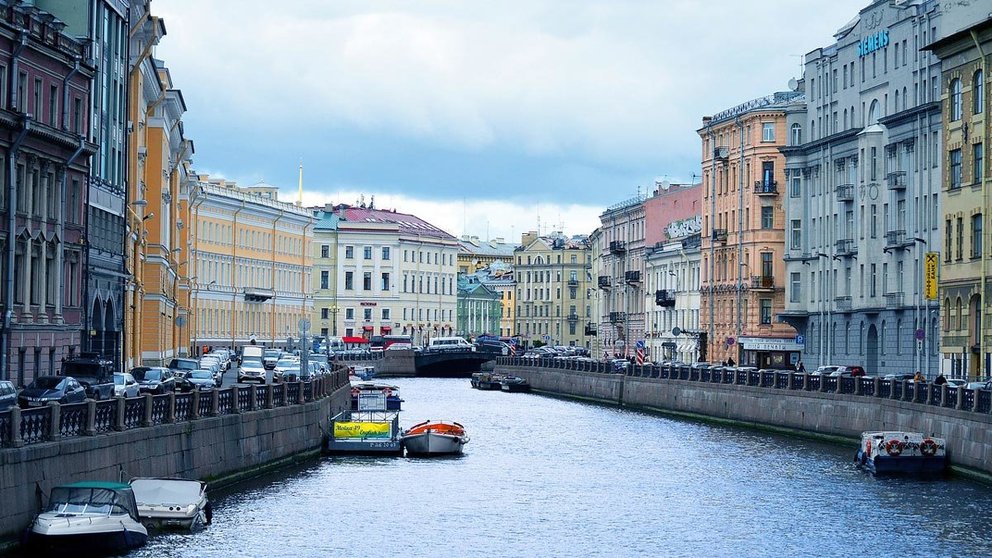 Saint-Petersburg-river-boats