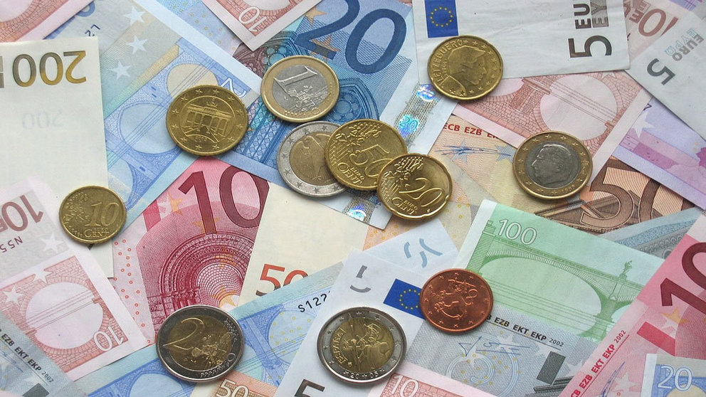 Euro-money-notes-coins