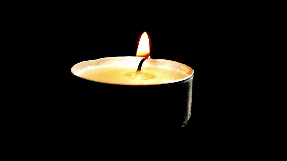 Victim-candle-light by Pixabay.