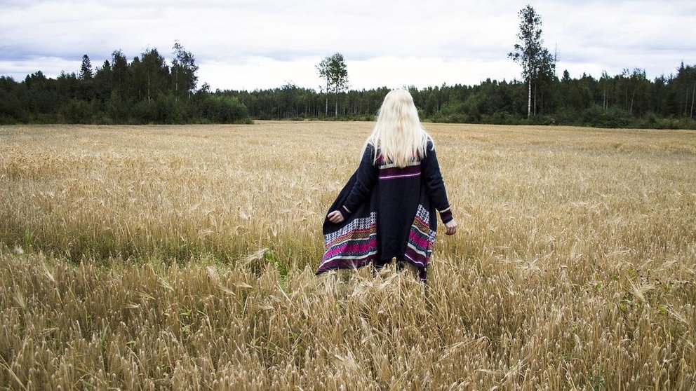 Finnish-girl-woman-blonde
