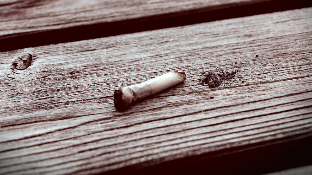 Joint-smoke-dead-cigarette