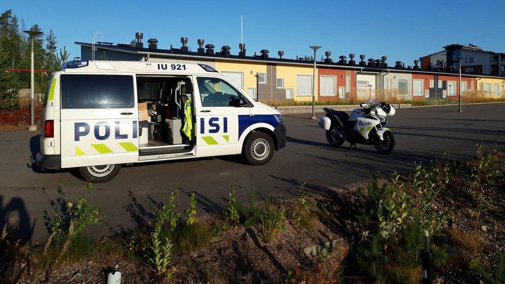 Police-car-Motorbike-by-Ita-Uusimaa-police
