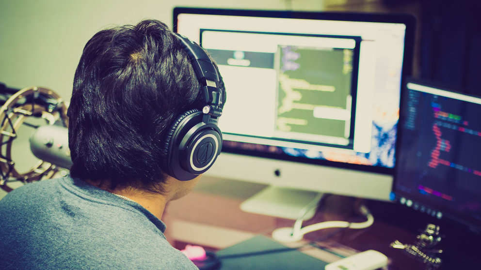 IT-ICT-coder-computer-programmer-by-hitesh-choudhary-from-Pexels
