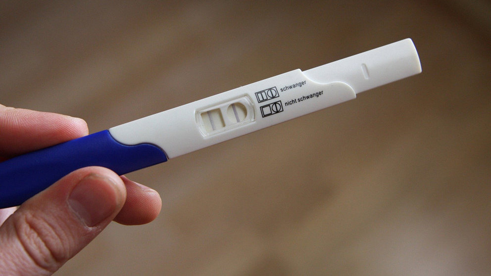 Pregnant-pregnancy-test