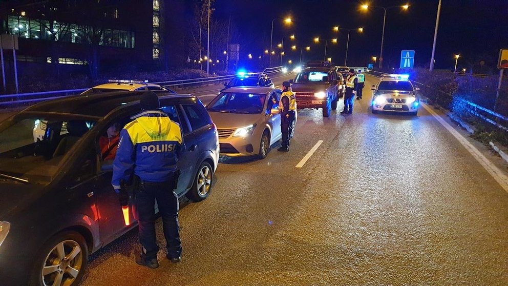 Drunk-driving-controls-by-Helsingin-Poliisi.