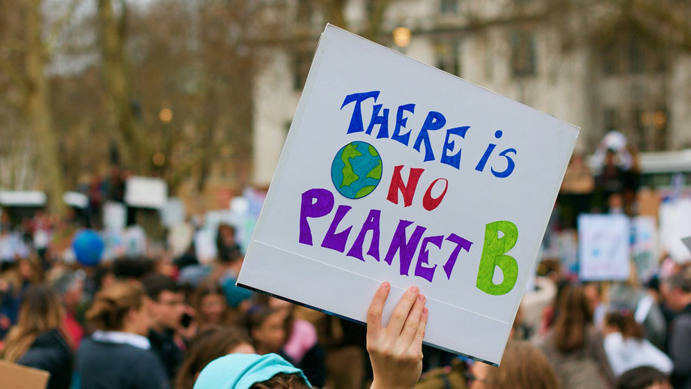 Demostration-climate-change-planet-b-sign-protest